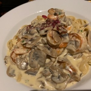 pasta con camarones y hongos