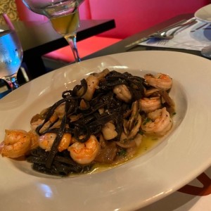 Pasta de Camarones E Funghi al oleo