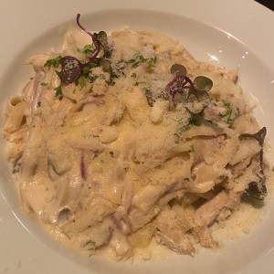 Pasta a la crema con trozos