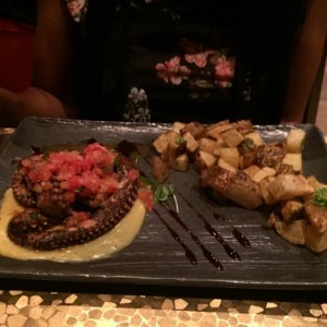 Pulpo al grill / papas rusticas