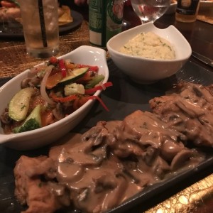 Pollo con hongos