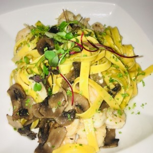 Fettuccine al Oleo con camarones