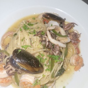 fruti di mare pasta al oleo