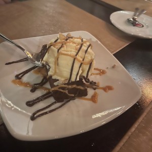Brownie con helado