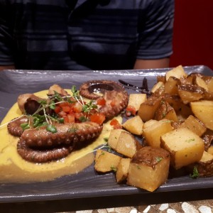 Pulpo al carbon