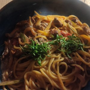 Pasta con Trozos de Filete