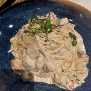 Pasra con salmon y crema blanca