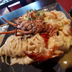 Pasta a la funghi con langosta