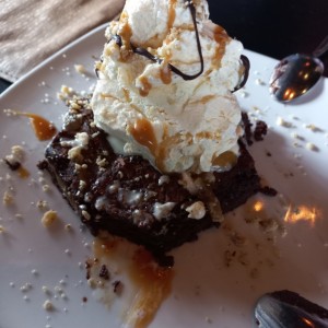 Brownie con helados