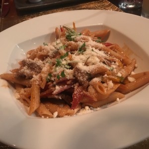 Pasta penne con carne