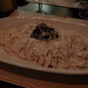 Spaguetti en salsa alfredo con pollo