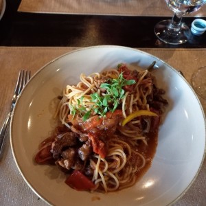 Pasta con trozos de Filete