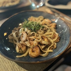 Pasta Con Camarones E Funghi Al olio