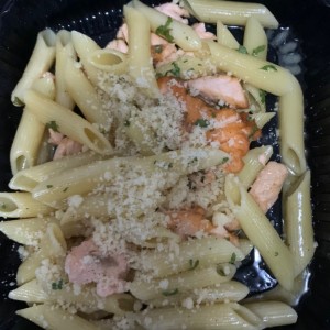 Penne con langostinos al pesto
