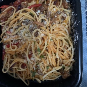 Spaguetti con filete de res