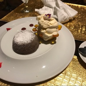 Dessert - Fondant de chocolate con helado de vainilla