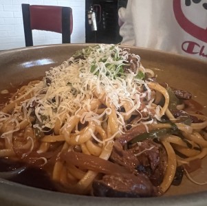 Linguini con trozos de filete