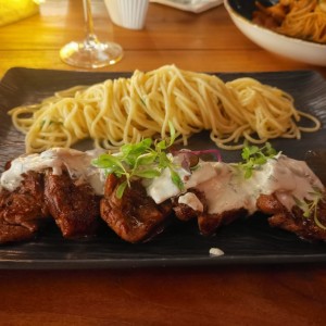 Medallones De Filete Al Grill, pasta olio