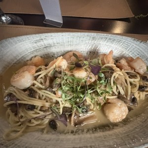 Pasta con Camarones e Funghi