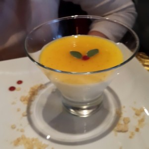 - Panna cotta con maracuya