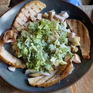 Ensalada Cesar con Pollo ahumado