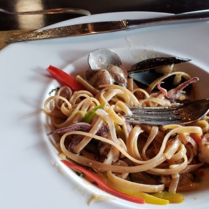 salteado de Mariscos en salsa de Azafran