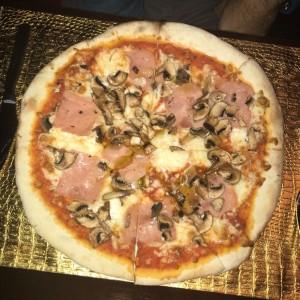 Pizza jamon e funghi