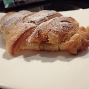 croissant relleno de Nutella