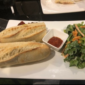 Sabdwich de berengenas asadas y pimenton 
