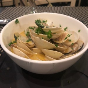 almejas al ajillo