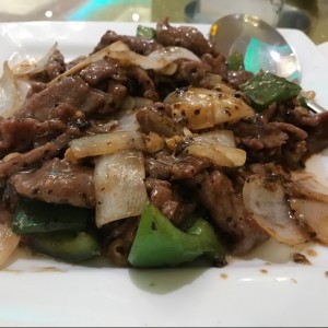 carne con salsa de frijoles negros