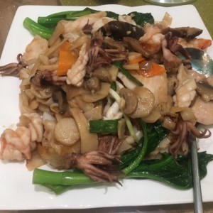 chow fan de mariscos