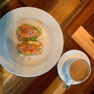 tostadas keto de salmon