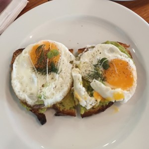 DESAYUNO - AVOCADO TOAST