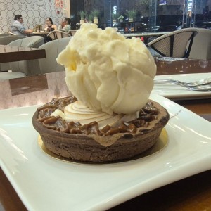 Tartaleta de Choco dulce y bola de vainilla