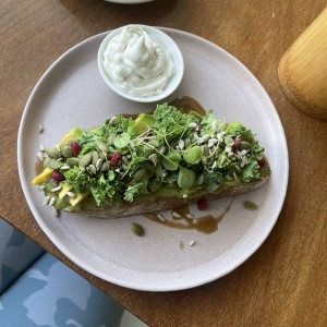 Tostada con avocado