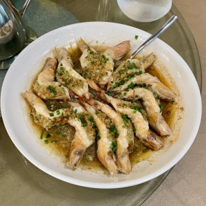 Camarón al Vapor con Fideo Chino en Salsa de Ajo