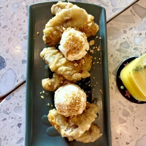 Postre banana tempura