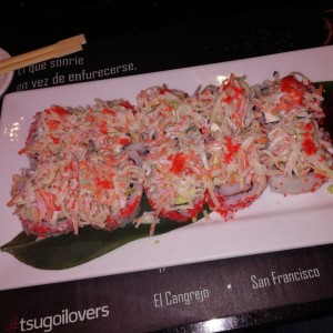 California roll con extra de ensalada de cangrejo (dinamita)