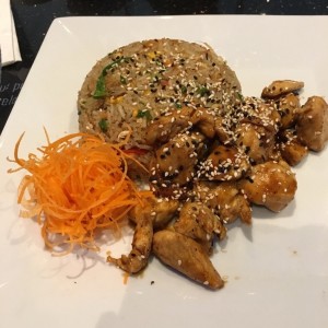 Yakimeshi de Pollo.