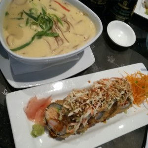 Sopa de curry con coco y Rollos Tribu