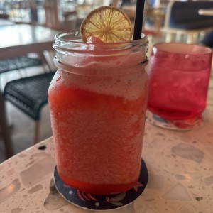 Limonada de frutos rojos