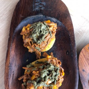 Tortilla con ropa vieja y pesto de culantro