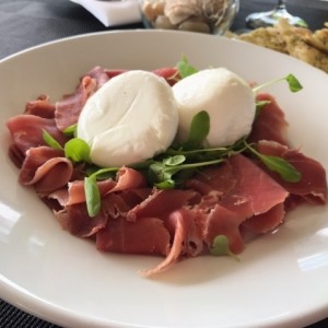 queso bufala y jamon
