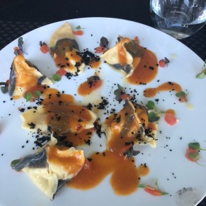 raviolis de langosta ( muy escaso el plato)