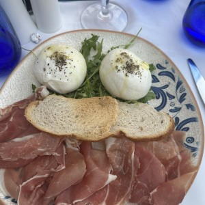 Antipasti - Burrata Con Prosciutto