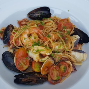 spaghetti con mariscos