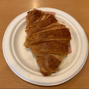 crosaint de jamon y queso