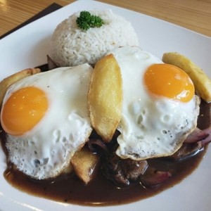 lomo saltado com huevo 