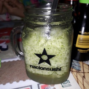 limonada con hierba buena